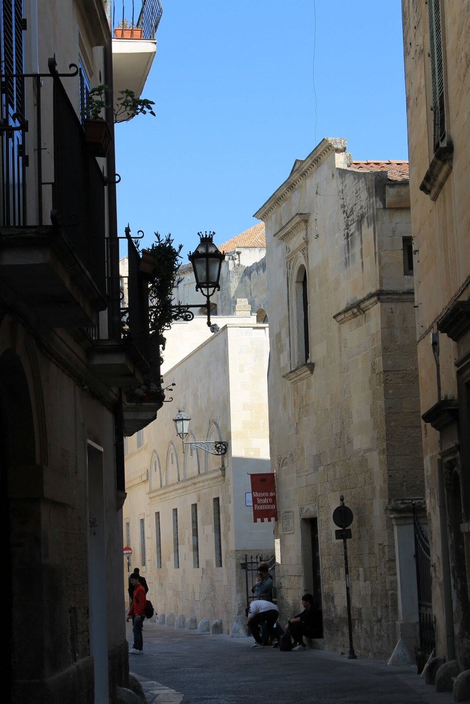 A characteristic stone lane in Lecce